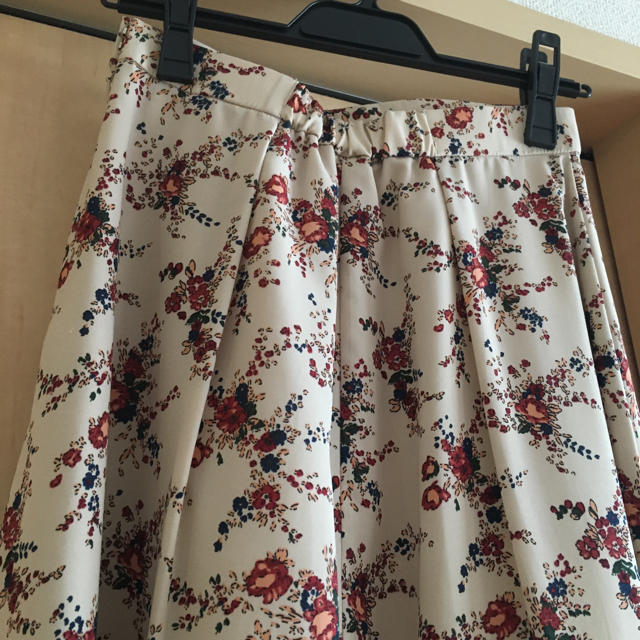 小花柄ロングスカート レディースのスカート(ロングスカート)の商品写真