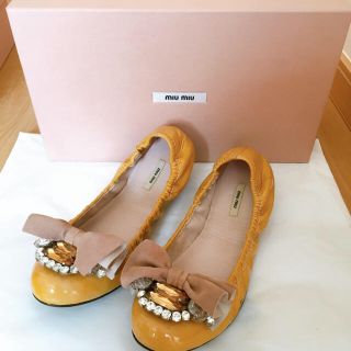 ミュウミュウ(miumiu)のmiumiu   フラットシューズ(バレエシューズ)