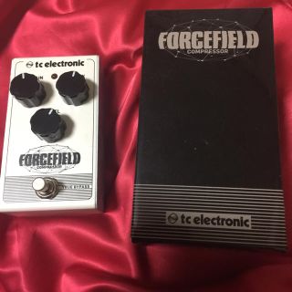 TC electronic SKYSURFERとFORCEFIELD(エフェクター)