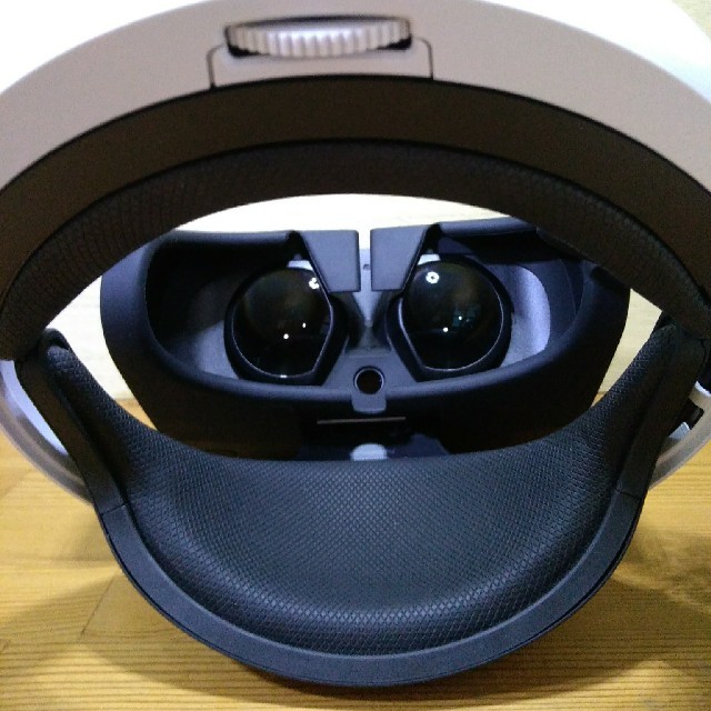 SONY(ソニー)の送料無料　PlayStation VR　カメラ同梱版　CUH-ZVR2　 エンタメ/ホビーのゲームソフト/ゲーム機本体(家庭用ゲーム機本体)の商品写真