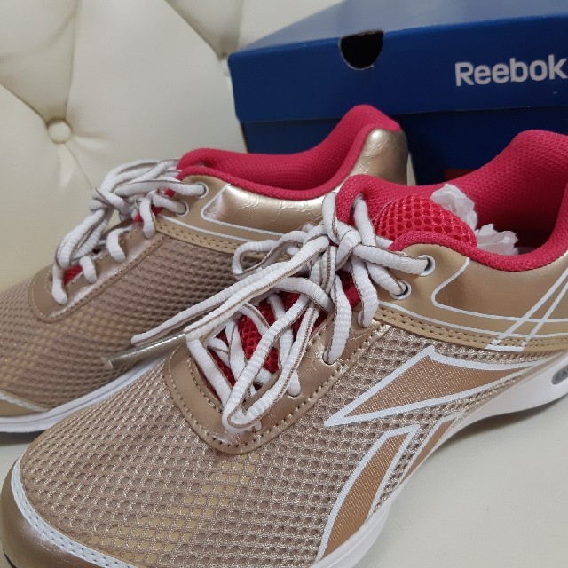 Reebok(リーボック)のyumichaco様専用★リーボック. イージートーン新品 レディースの靴/シューズ(スニーカー)の商品写真