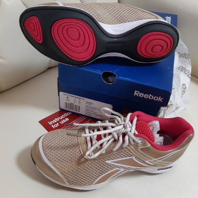 Reebok(リーボック)のyumichaco様専用★リーボック. イージートーン新品 レディースの靴/シューズ(スニーカー)の商品写真