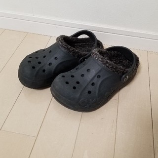 クロックス(crocs)のcrocs◆クロックス定番モコモコサンダル黒1J3(20～21㎝)(サンダル)