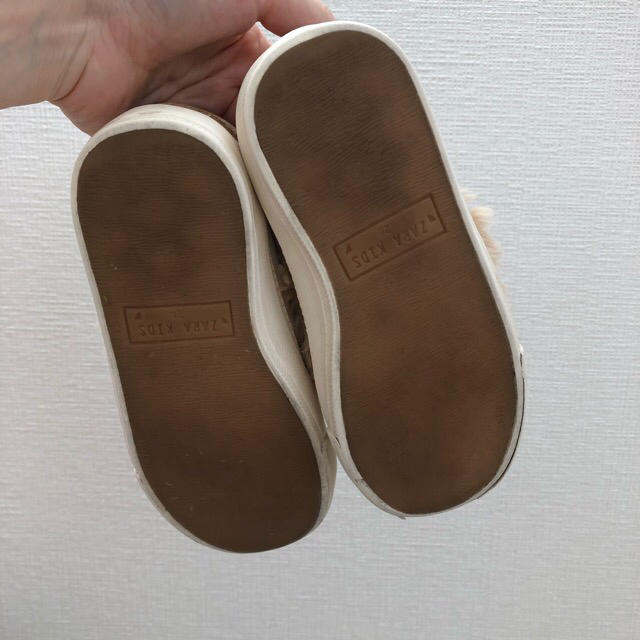 ZARA KIDS(ザラキッズ)のファースニーカー 最終値下げ キッズ/ベビー/マタニティのキッズ靴/シューズ(15cm~)(スニーカー)の商品写真