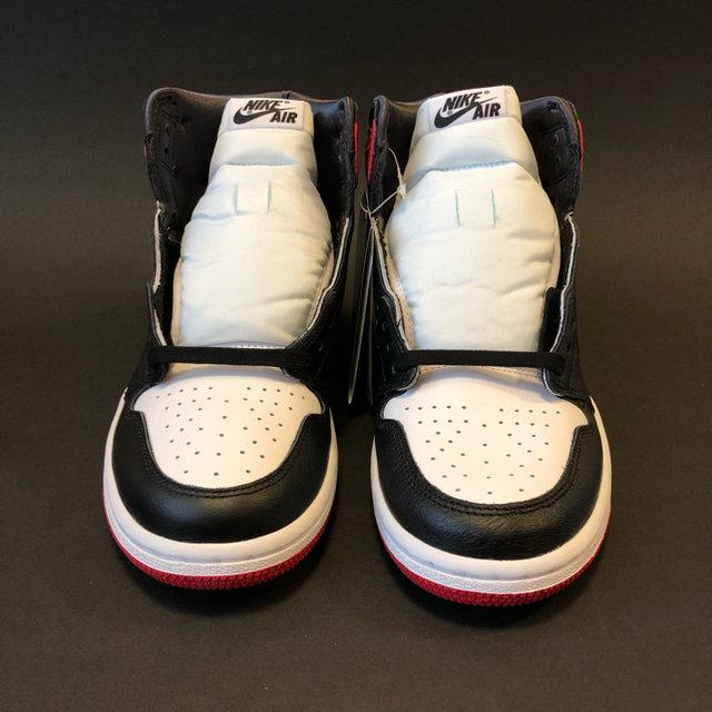 NIKE(ナイキ)のNIKE WMNS AIR JORDAN 1 SATIN "BLACK TOE" レディースの靴/シューズ(スニーカー)の商品写真