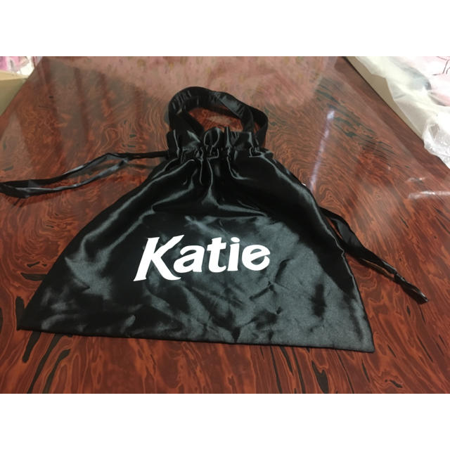 Katie(ケイティー)の21日まで格安 Katie サテンバッグ 黒 レディースのバッグ(トートバッグ)の商品写真