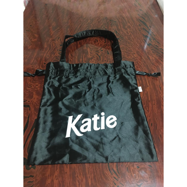 Katie(ケイティー)の21日まで格安 Katie サテンバッグ 黒 レディースのバッグ(トートバッグ)の商品写真