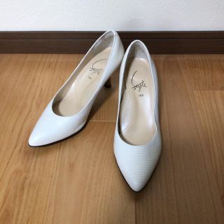 【style lab】 白 パンプス  23.5cm 試着のみ(ハイヒール/パンプス)