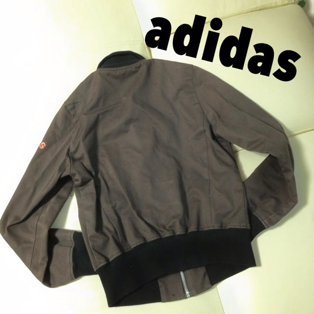 adidas(アディダス)のadidasミリタリーカーキジャケット✨ レディースのジャケット/アウター(ミリタリージャケット)の商品写真