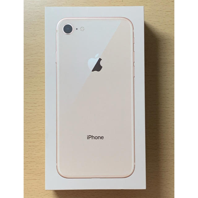 Apple(アップル)のiPhone8 64GB ゴールド　au　未使用 スマホ/家電/カメラのスマートフォン/携帯電話(スマートフォン本体)の商品写真