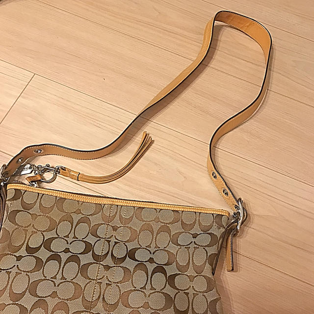 COACH(コーチ)のCOACH コーチ シグネチャー ショルダーバック レディースのバッグ(ショルダーバッグ)の商品写真