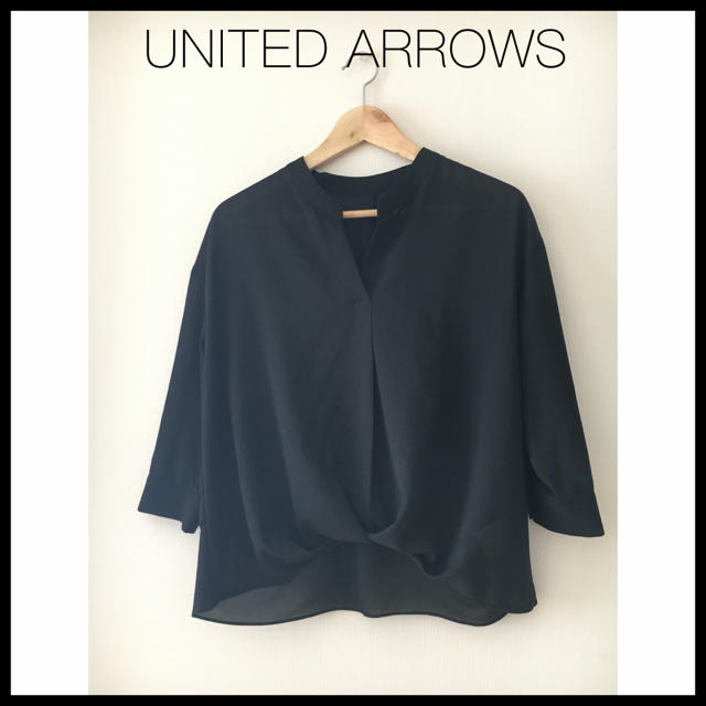 UNITED ARROWS(ユナイテッドアローズ)のキーネック シャツ ブラウス 黒 レディースのトップス(カットソー(長袖/七分))の商品写真