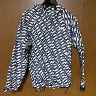 ヘリーハンセン(HELLY HANSEN)の未使用品 ヘリーハンセン メンズ ジャケット M 透湿防水 北欧柄(マウンテンパーカー)