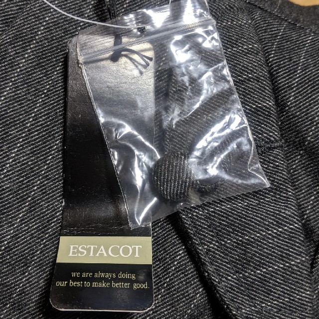 ESTACOT(エスタコット)の新品未使用　ESTACOT グレーストライプショートパンツ　M　タグつき レディースのパンツ(ショートパンツ)の商品写真