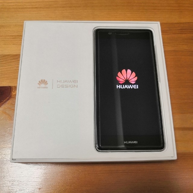 バッテリ容量3000mAhHUAWEI P9 まだまだ使えます。