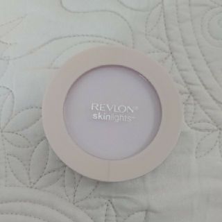 レブロン(REVLON)の【ほぼ未使用品】レブロン スキンライト
プレストパウダー 104(コントロールカラー)