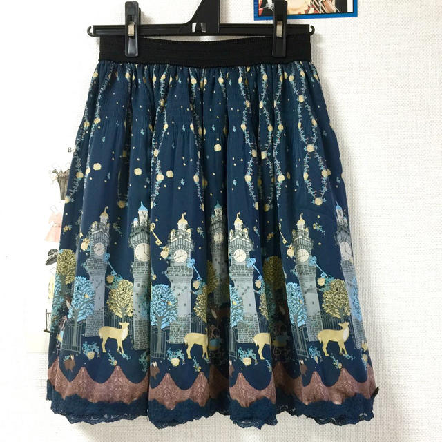 axes femme(アクシーズファム)のaxesパリの小径と子鹿のスカート 夜色 レディースのスカート(ひざ丈スカート)の商品写真