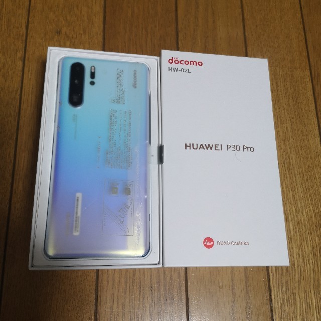 新品未使用 docomo HW-02L ブリージングクリスタル SIMフリー