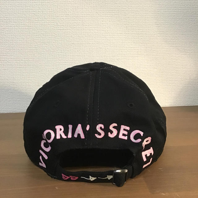 Victoria's Secret(ヴィクトリアズシークレット)の♡Victoria's secret♡ ホノルル店限定ノベルティー♡ レディースの帽子(キャップ)の商品写真