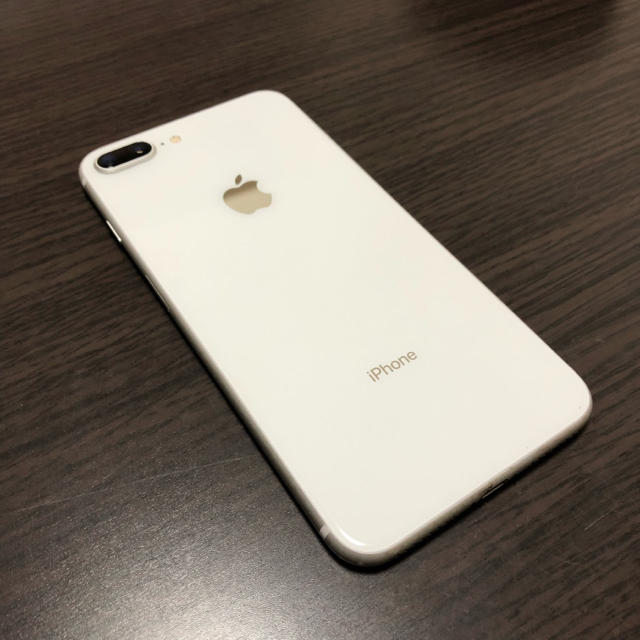 iPhone(アイフォーン)のiPhone 8 Plus Silver 64 GB SIMフリー　 スマホ/家電/カメラのスマートフォン/携帯電話(スマートフォン本体)の商品写真