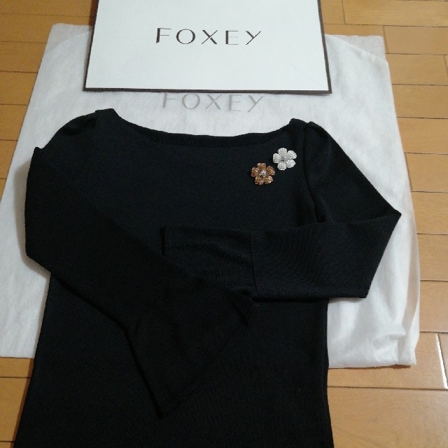 FOXEY(フォクシー)の未使用！フォクシー　トップス　黒 レディースのトップス(カットソー(長袖/七分))の商品写真