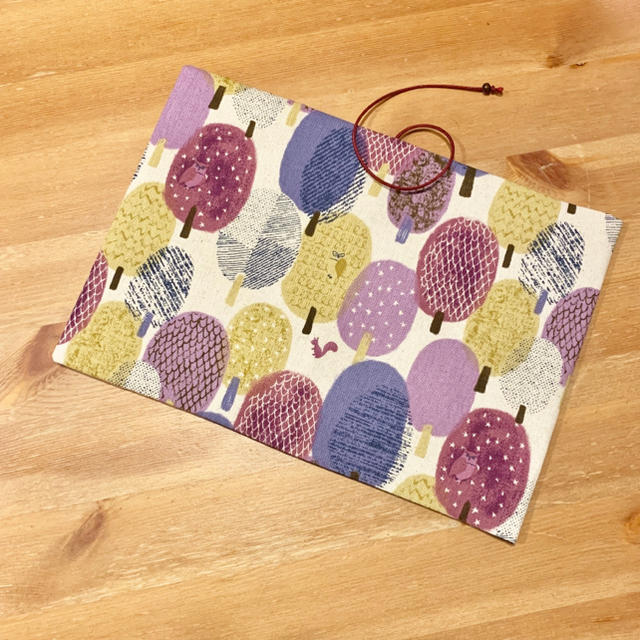 《 四六判》ブックカバー  ハンドメイド ふくろうの森  パープル ハンドメイドの文具/ステーショナリー(ブックカバー)の商品写真