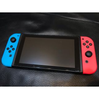 ニンテンドースイッチ(Nintendo Switch)のニンテンドSwitch 本体とジョイコン(家庭用ゲーム機本体)