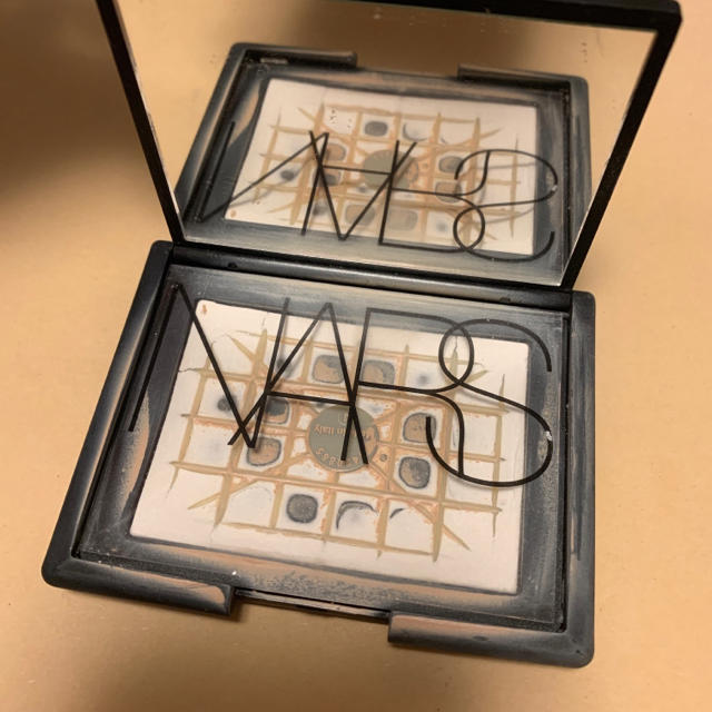 NARS(ナーズ)のNARS リフレクティングセッティングパウダー プレスト コスメ/美容のベースメイク/化粧品(フェイスパウダー)の商品写真