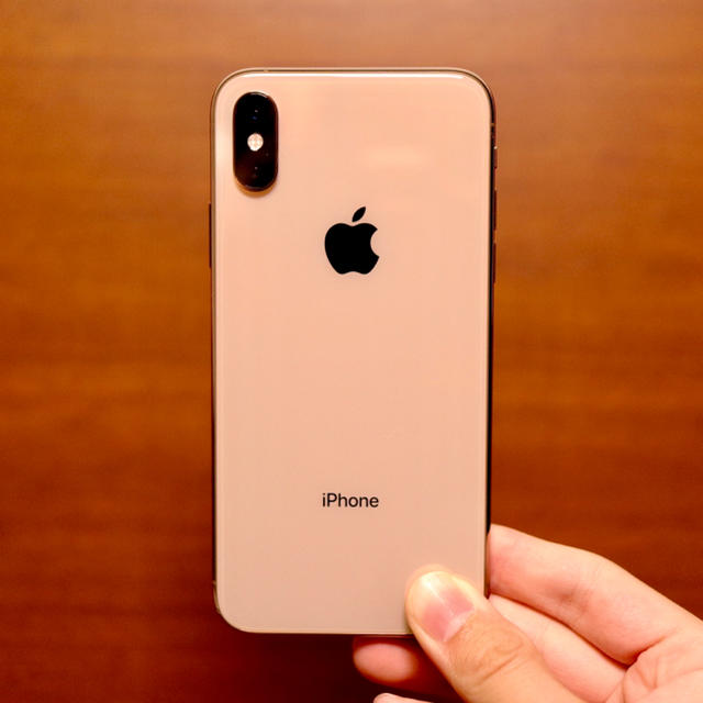 Apple(アップル)のiPhone Xs Gold 256 GB SIMフリー スマホ/家電/カメラのスマートフォン/携帯電話(スマートフォン本体)の商品写真