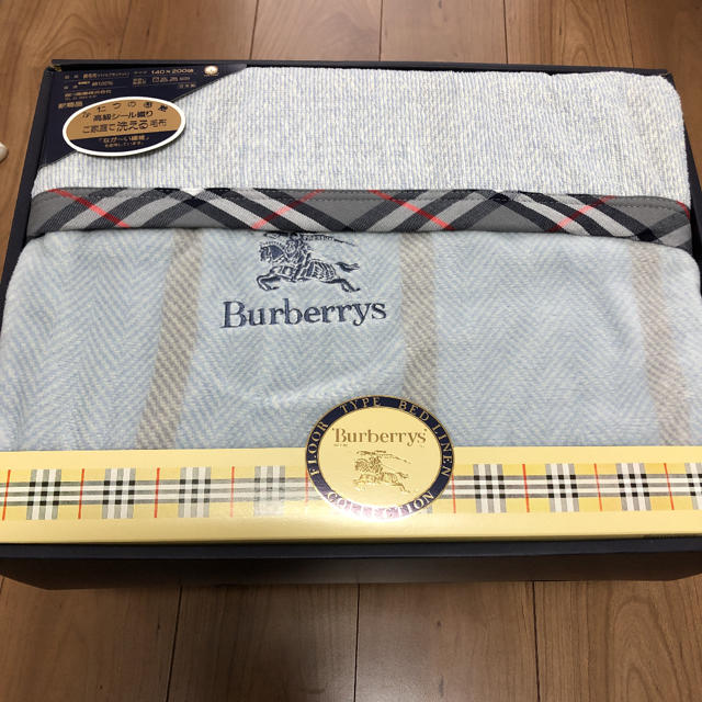 BURBERRY(バーバリー)のゆーまちゅん様専用✨Burberry バーバリー 高級シール織 綿毛布 インテリア/住まい/日用品の寝具(毛布)の商品写真