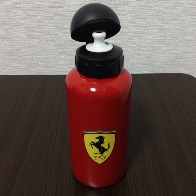 Ferrari(フェラーリ)のフェラーリ ステンレスボトル／直飲み水筒 【新品未使用☺︎】 スポーツ/アウトドアのアウトドア(食器)の商品写真