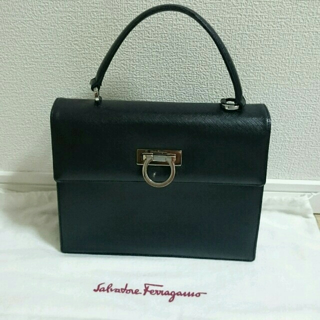 Salvatore Ferragamo(サルヴァトーレフェラガモ)のフェラガモのハンドバッグ レディースのバッグ(ハンドバッグ)の商品写真