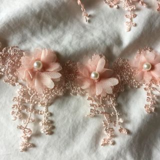 パール花刺繍のレース生地 ピンク色  90㎝(その他)