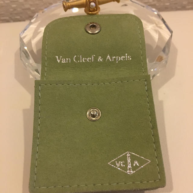 Van Cleef & Arpels(ヴァンクリーフアンドアーペル)のヴァンクリーフ&アーペルジュエリーポーチ レディースのファッション小物(ポーチ)の商品写真