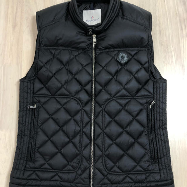 MONCLER(モンクレール)の☆新品同様・正規品☆ モンクレールダウンベスト ROD 黒 メンズのジャケット/アウター(ダウンベスト)の商品写真