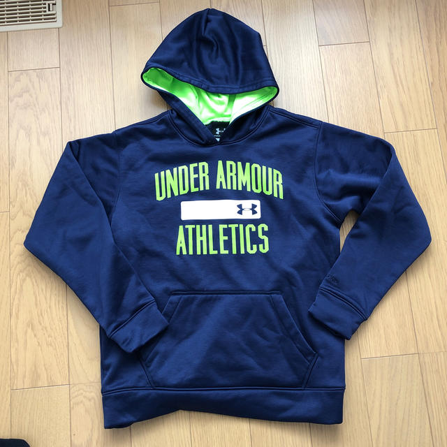 UNDER ARMOUR(アンダーアーマー)の美品 アンダーアーマー パーカー キッズ/ベビー/マタニティのキッズ服男の子用(90cm~)(Tシャツ/カットソー)の商品写真