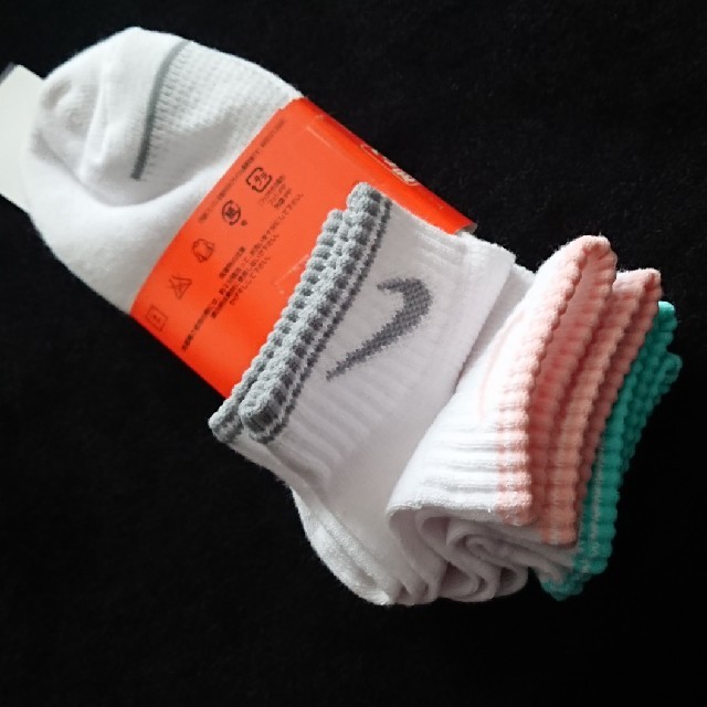 NIKE(ナイキ)のナイキ 靴下 ３足組 レディースのレッグウェア(ソックス)の商品写真
