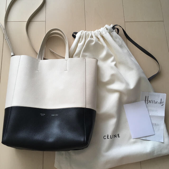 celine(セリーヌ)のレア ロンドンデパート購入 CELINE 旧ロゴ スモールカバ ツートーン レディースのバッグ(トートバッグ)の商品写真