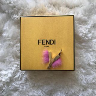 フェンディ(FENDI)のフェンディ イニシャル アルファベット チャーム キーホルダー Y ピンク(キーホルダー)