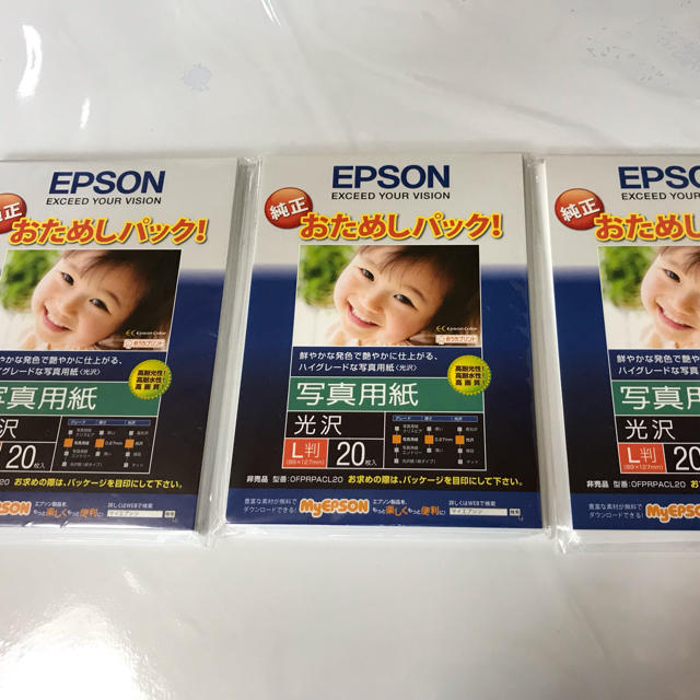 EPSON(エプソン)のEPSON 純正 写真用紙 光沢 L判 89×127mm 52枚 エンタメ/ホビーの美術品/アンティーク(写真)の商品写真