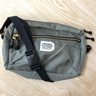 FREDRIK PACKERS Mサイズ ショルダーバッグ(ショルダーバッグ)