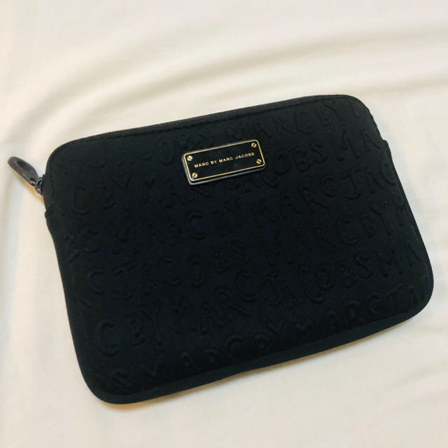 MARC BY MARC JACOBS(マークバイマークジェイコブス)のMARC BY MARC JACOBS iPadケース ポーチ スマホ/家電/カメラのスマホアクセサリー(iPadケース)の商品写真