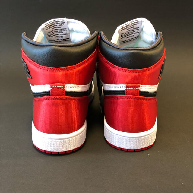 NIKE WMNS AIR JORDAN 1 SATIN "BLACK TOE"