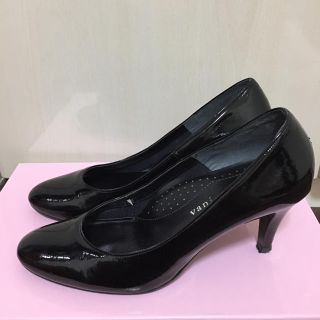 バニティービューティー(vanitybeauty)のエナメルパンプス 黒 22.5(ハイヒール/パンプス)