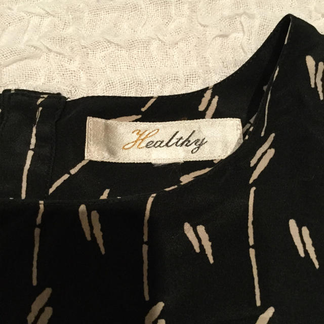 トップス 半袖 絹 黒  Healthy  カットソー レディースのトップス(カットソー(半袖/袖なし))の商品写真