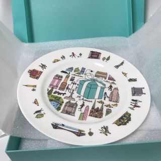 ティファニー(Tiffany & Co.)の【新品】ティファニー お皿 2枚セット  直径19センチ  箱と袋つき！(食器)