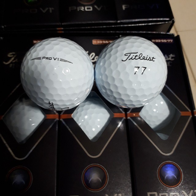 Titleist(タイトリスト)のタイトリスト PRO V1 WHITE 2ダース 2019年モデル スポーツ/アウトドアのゴルフ(その他)の商品写真