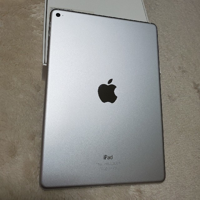 iPad(アイパッド)の【美品】iPad Air 2 Wi-fiモデル 64GB シルバー スマホ/家電/カメラのPC/タブレット(タブレット)の商品写真