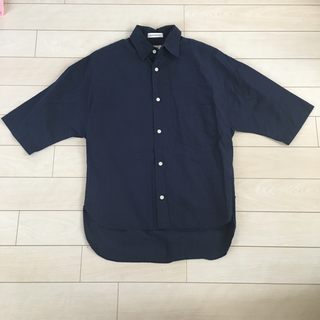 MADISONBLUE(マディソンブルー)のMADISON BLUE J BRADLEY SHIRT /ネイビー 美品 レディースのトップス(シャツ/ブラウス(長袖/七分))の商品写真