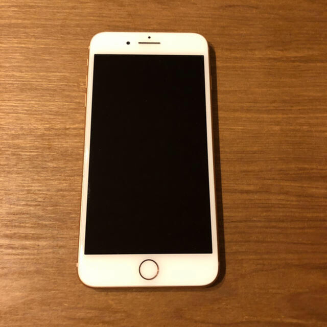 Apple(アップル)のiPhone8plus SIMフリー ゴールド 256GB スマホ/家電/カメラのスマートフォン/携帯電話(スマートフォン本体)の商品写真